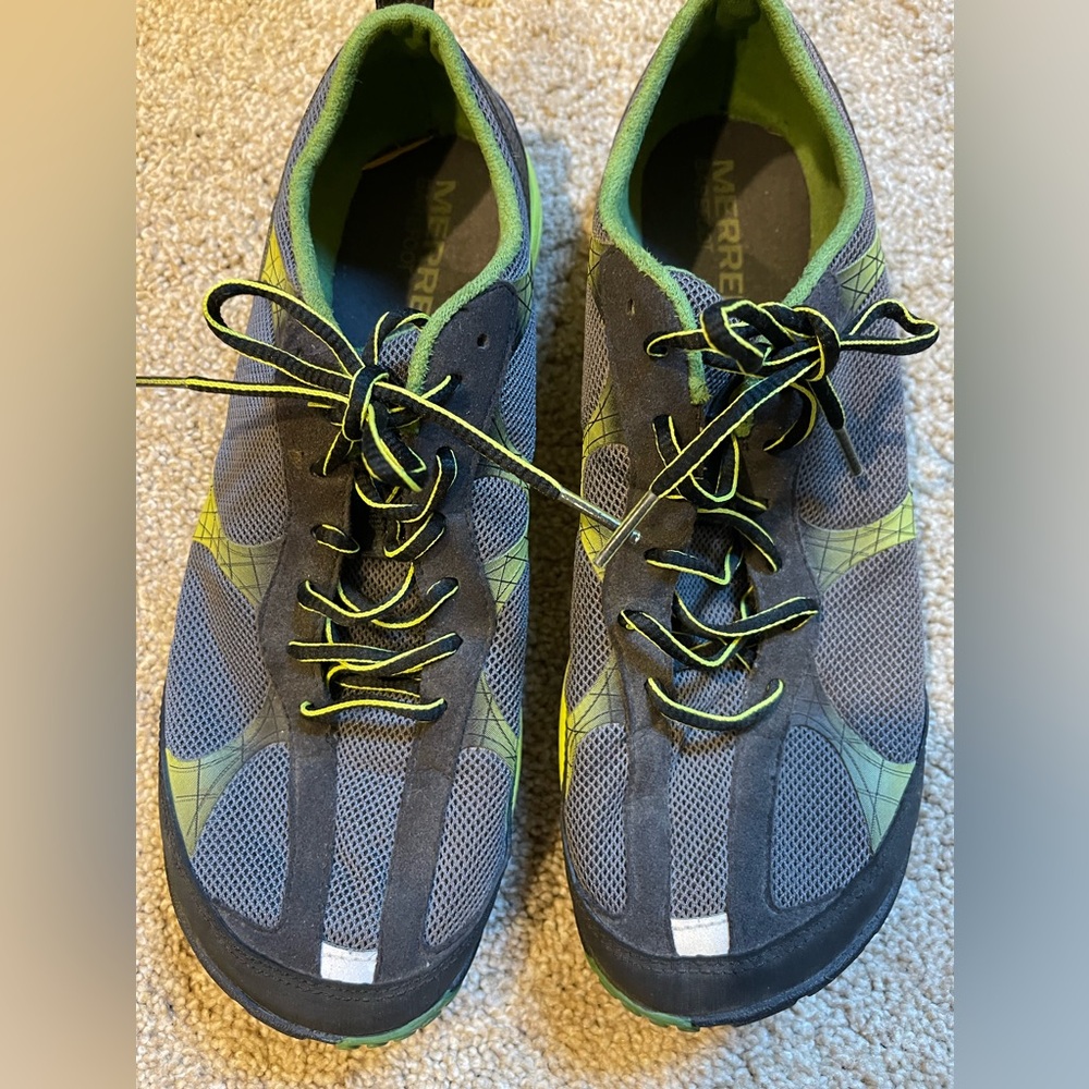 Men’s Merrell shoes size 9 1/2.